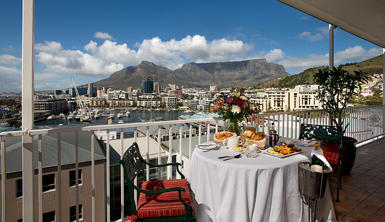 Table Mountain in the background of the Commodore Hotel