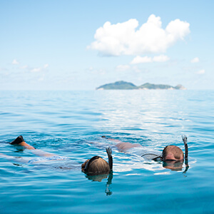 Couple snorkelling in Seychelles